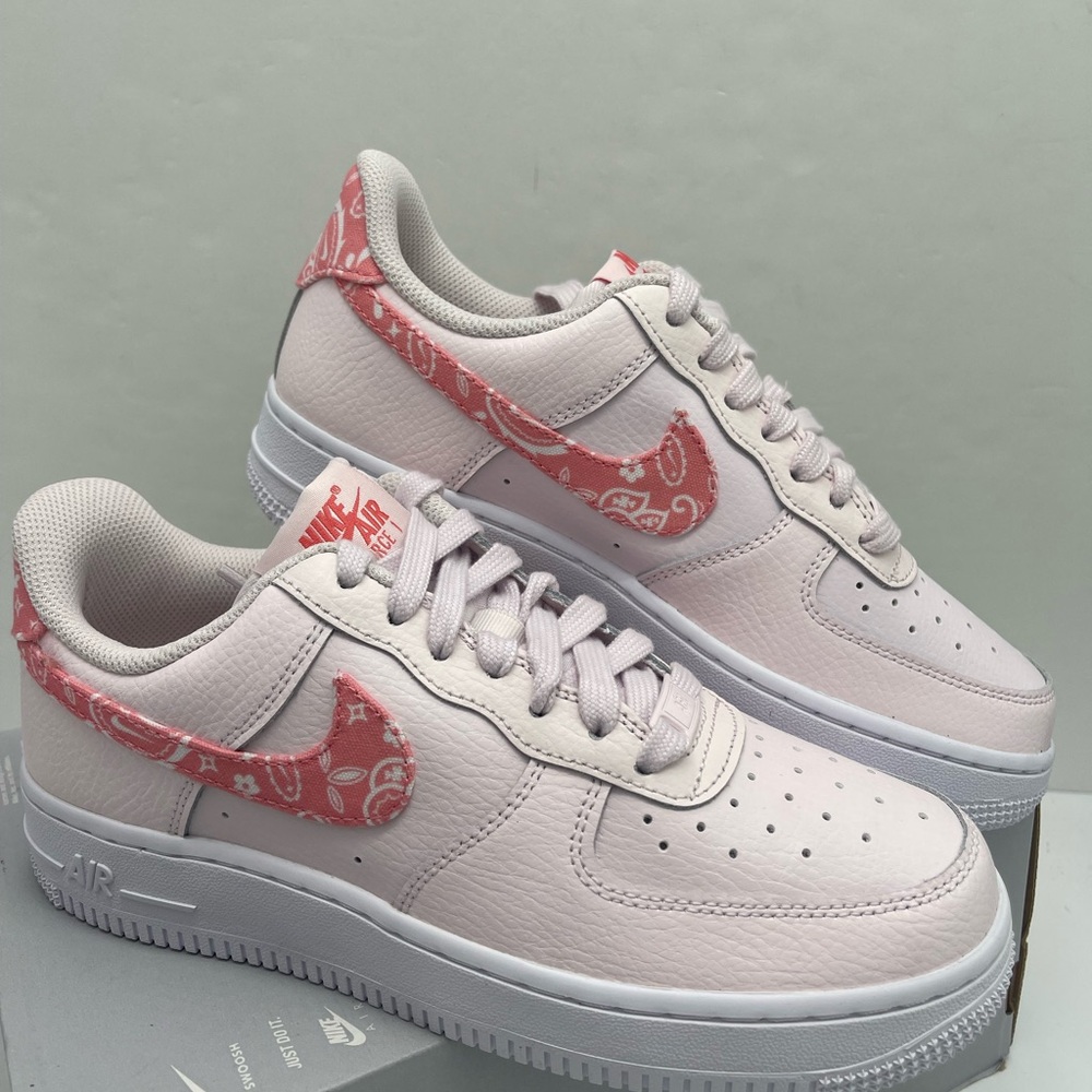 Nike Women W AIR FORCE 1 '07
PEARL PINK/CORAL CHALK-WHITE Pink Platform Sneakers - Picture 9 of 16